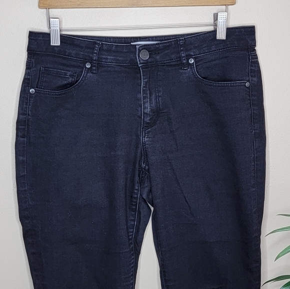 Loft | Curvy Skinny Jeans in Faded Washed Black - Picture 3 of 5
